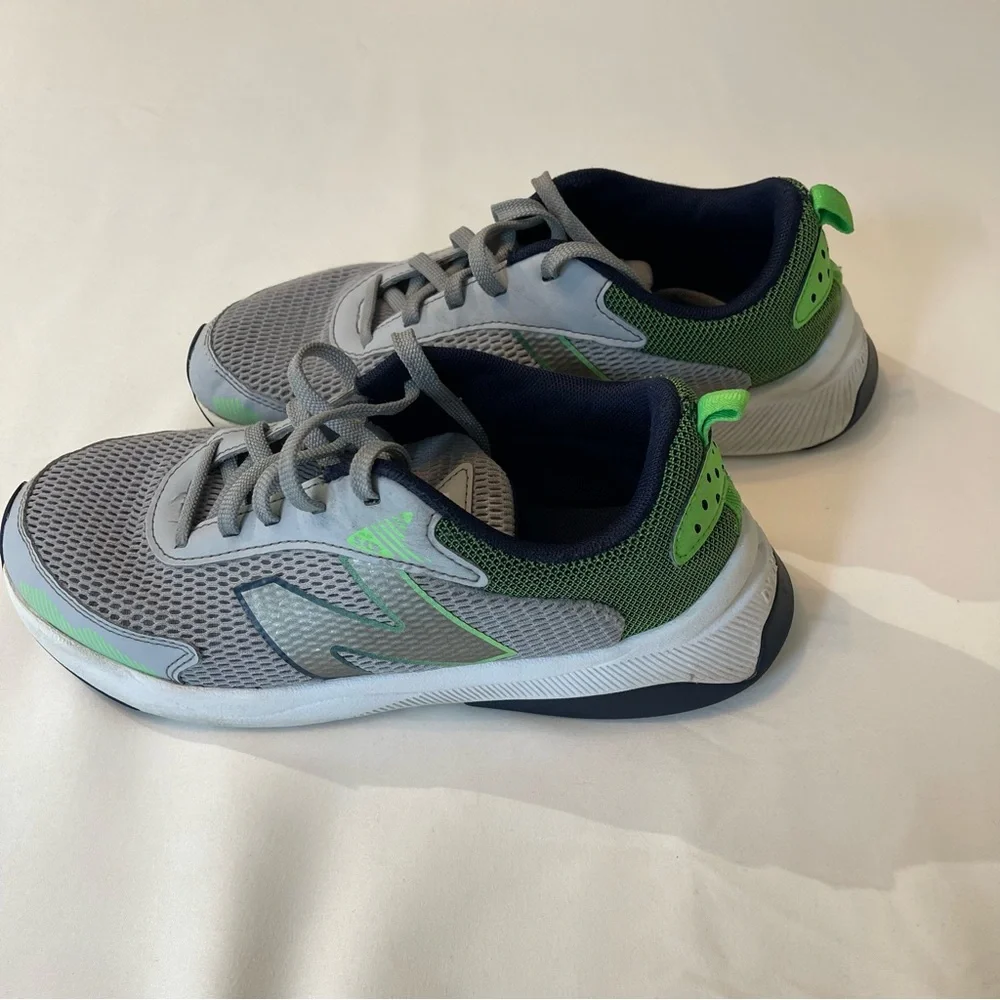 New Balance Dynasoft , youth size 5.5 , good condition , preowned